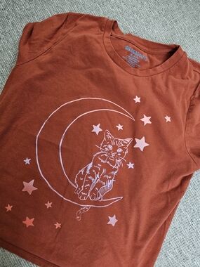 Kids Rust Graphic Cat Tee with Pink Moon